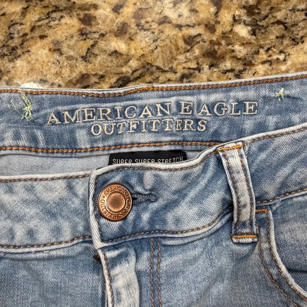 American Eagle Hi-Rise Shortie Light Wash Super Stretch Denim Shorts Size 14